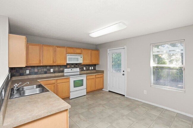 Building Photo - 5248 Sunsail Dr