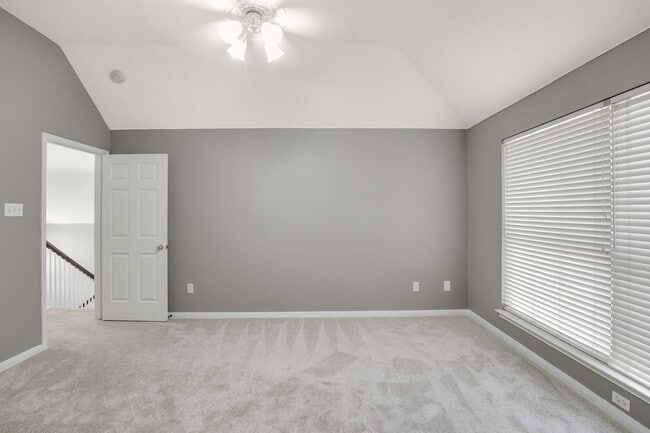 Building Photo - 910 Champions Point Dr