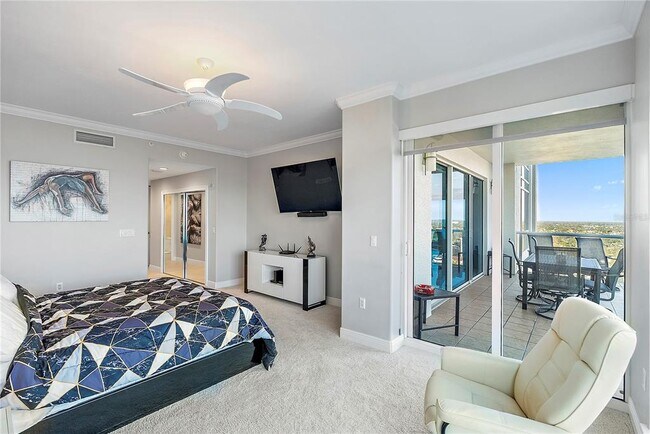 Building Photo - 400 Beach Dr NE