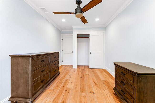 Building Photo - 308 7th St