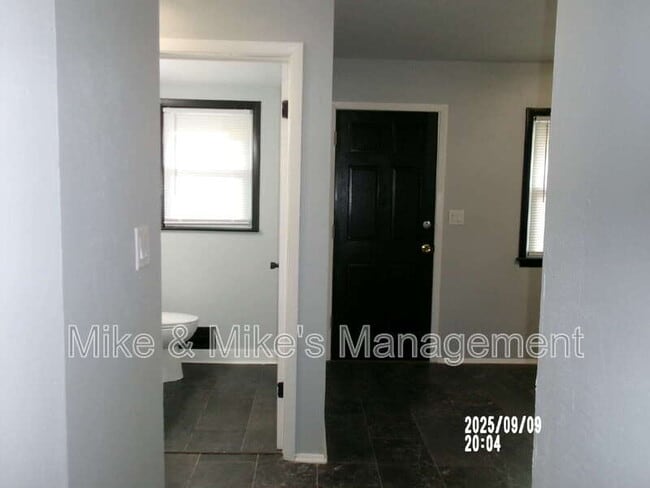 Building Photo - 6400 N 73rd St