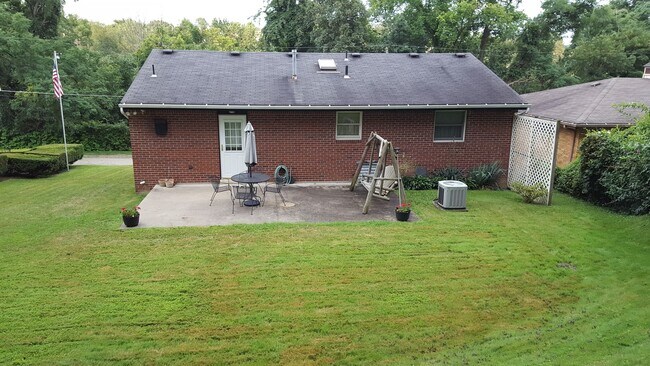 Building Photo - Nicely Renovated 2 Bedroom/2  Bath in Bon ...