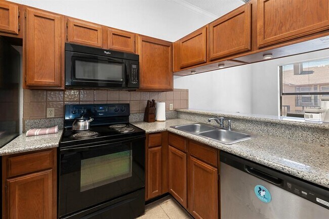 Building Photo - 2802 Nueces St