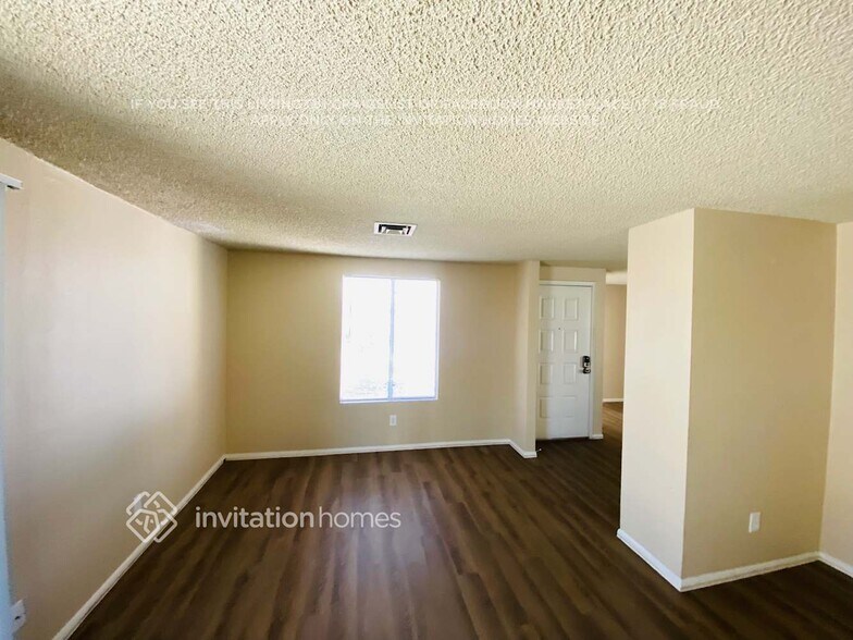 Building Photo - 2103 N Verano Way