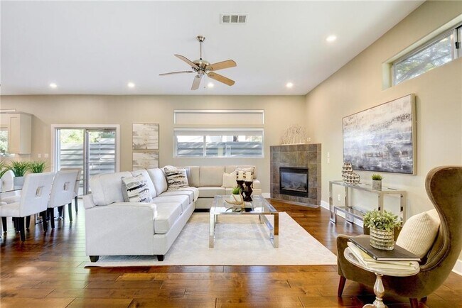 Building Photo - 2700 Cherry Ln