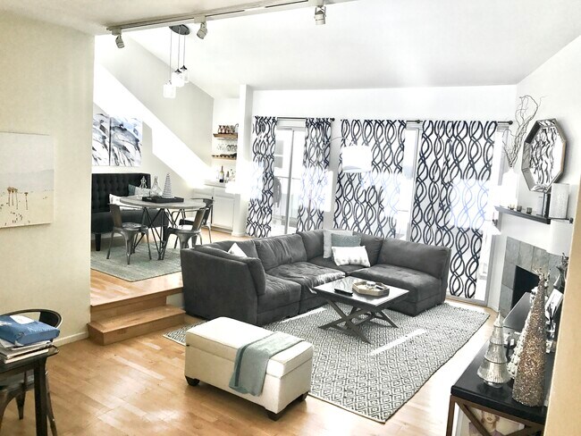 Building Photo - 947 15th St