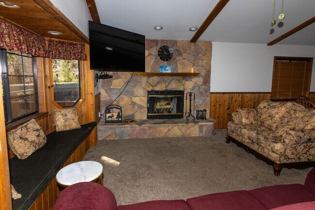 Building Photo - Sugarloaf Cutie