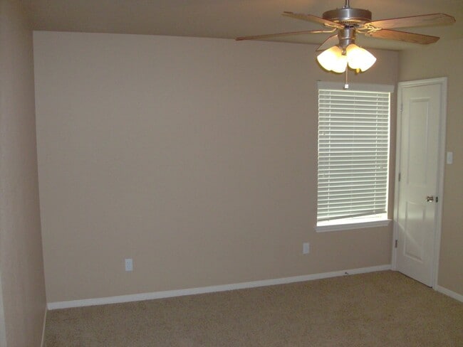 Building Photo - Gorgeous 2 bed/2 bath near Bunny Trail in ...