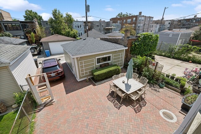 Building Photo - 4937 N Talman Ave