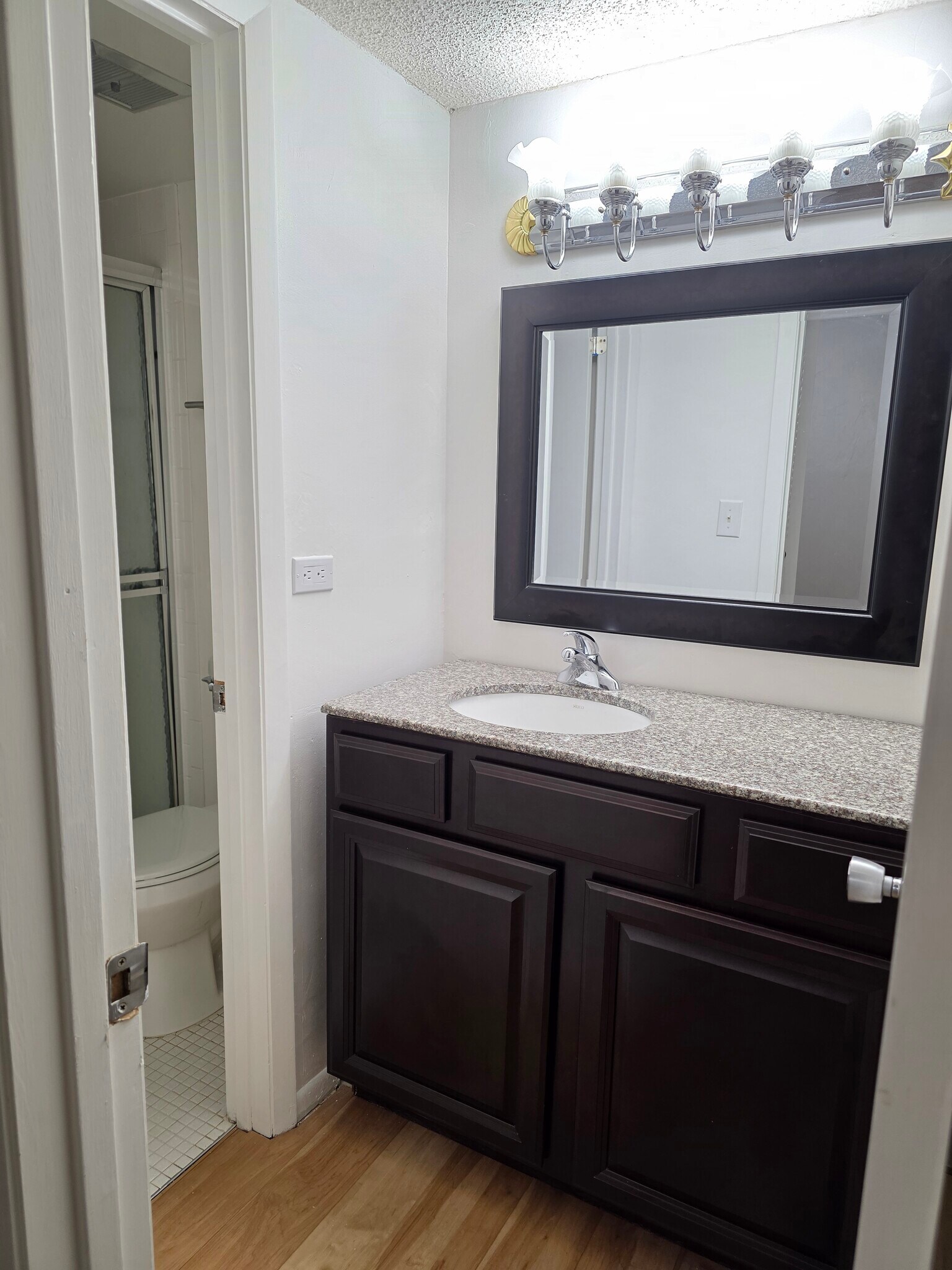 2nd Vanity Room - 2901 26th St W