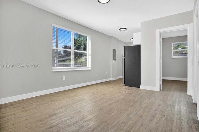 Building Photo - 1315 NE Miami Ct