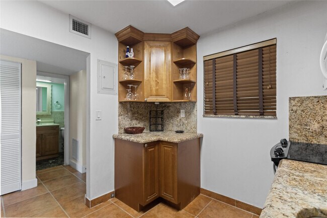 Building Photo - 2312 S Cypress Bend Dr