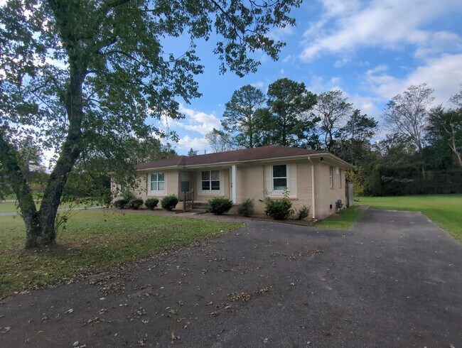 Building Photo - Hixson Duplex