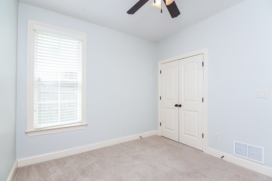 Building Photo - 4675 W Petite Loop