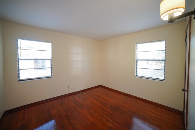 Building Photo - 231 Gaile Ave