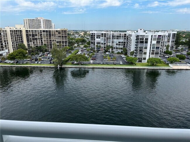 Building Photo - 3000 S Ocean Dr
