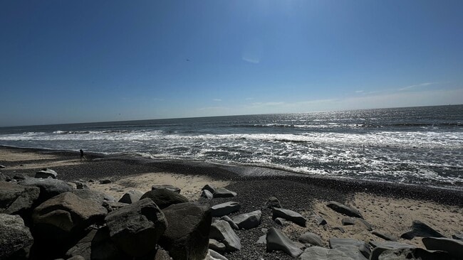 Building Photo - South Oceanside-Oceanfront Studio! Unfurnished with AC