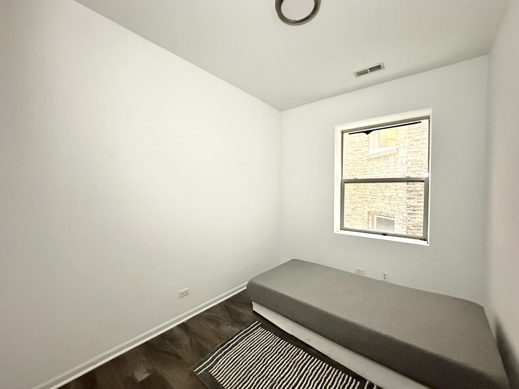 Building Photo - 5054 N Winthrop Ave