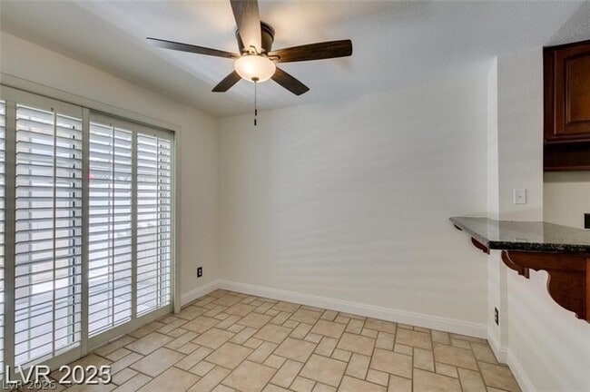 Building Photo - 2602 Country Maple Ave