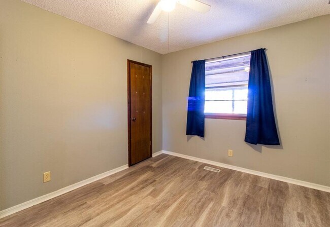 Building Photo - Well maintained 3 bedroom 2 bath home in Noble for rent