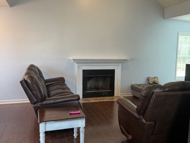 Building Photo - Welcome to Hemlock Drive!