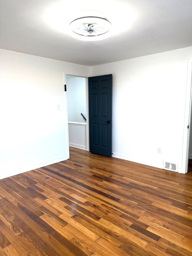 Building Photo - 480 Marquette Dr