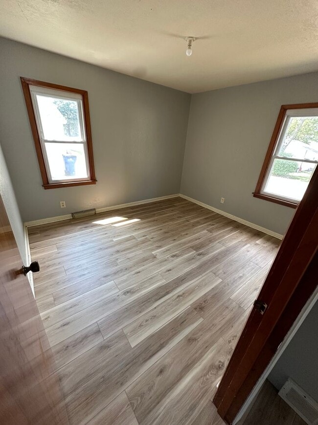 Building Photo - Updated 2 bedroom home!