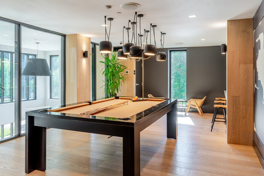 Building Photo - 3560 Rambla Pl