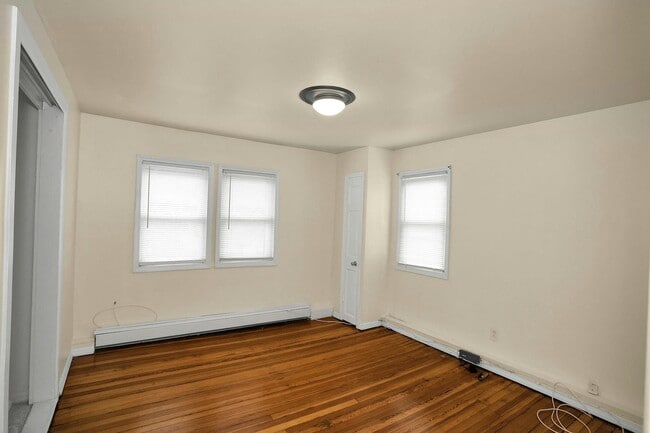 Building Photo - 217 Rocklyn Ave