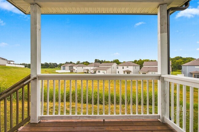 Building Photo - 163 E Millbrook Dr