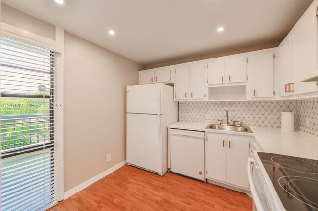 Building Photo - 20500 W Country Club Dr