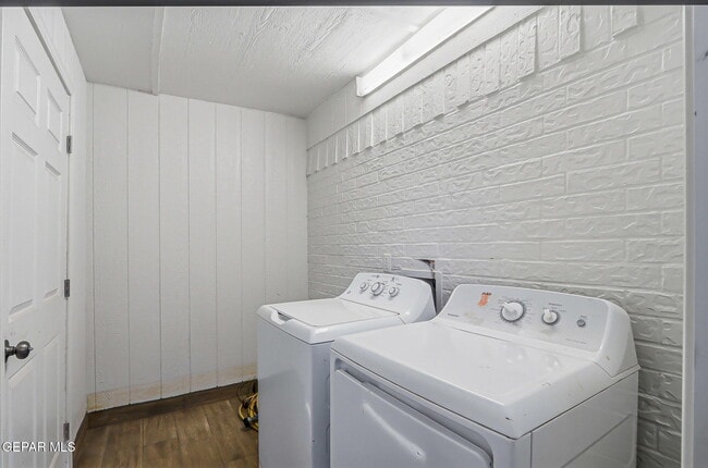 Building Photo - 2624 Lake Victoria Dr