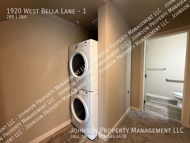 Building Photo - 1920 W Bella Ln