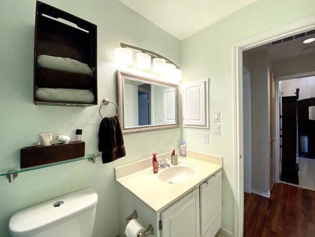 Building Photo - 13706 Morningbluff Dr