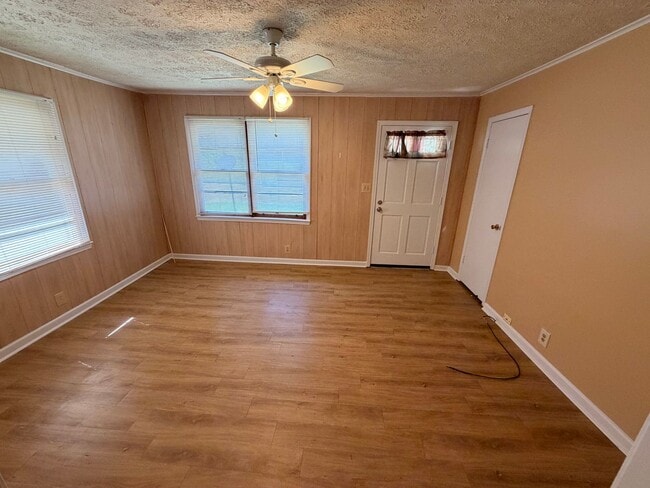 Building Photo - Just off the Covington Square!!!