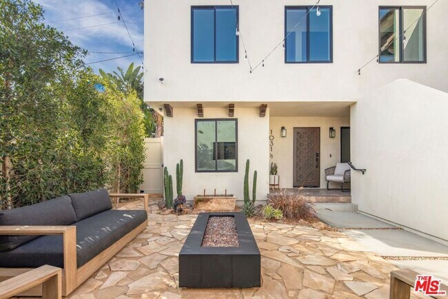 Building Photo - 1031 Havenhurst Dr