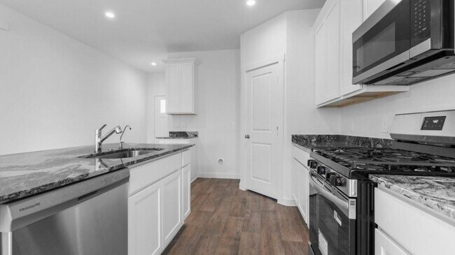 Building Photo - 8051 Marchese Dr