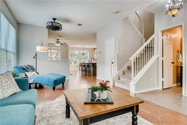 Building Photo - 903 Peyton Pl