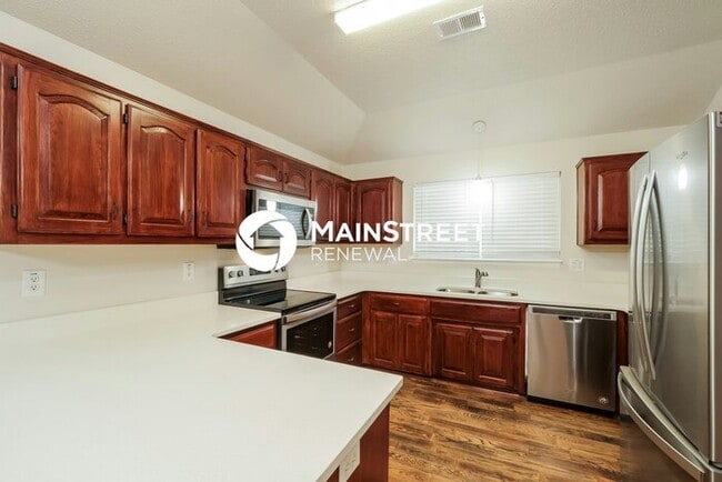 Building Photo - 3 Bedroom Pet-Friendly Home in PLATTE CITY, MO with Main Street Renewal