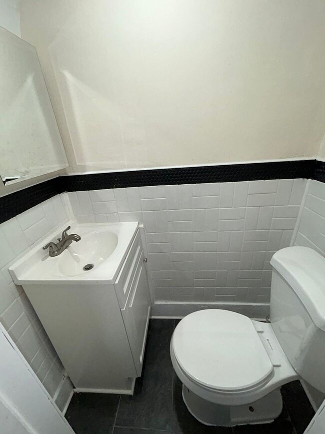 Building Photo - 510 N Hermitage Ave