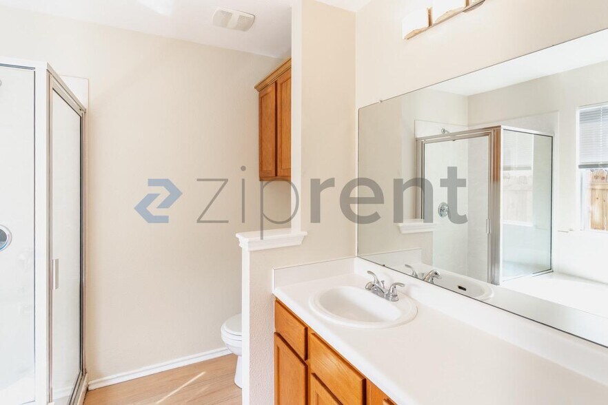 Building Photo - 412 Celery Loop