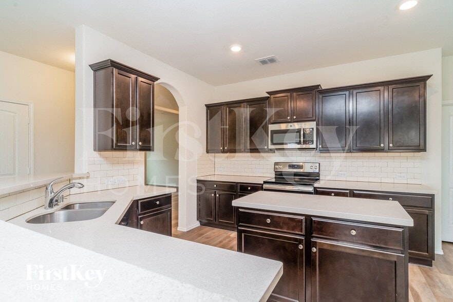 Building Photo - 446 Stuart Ln