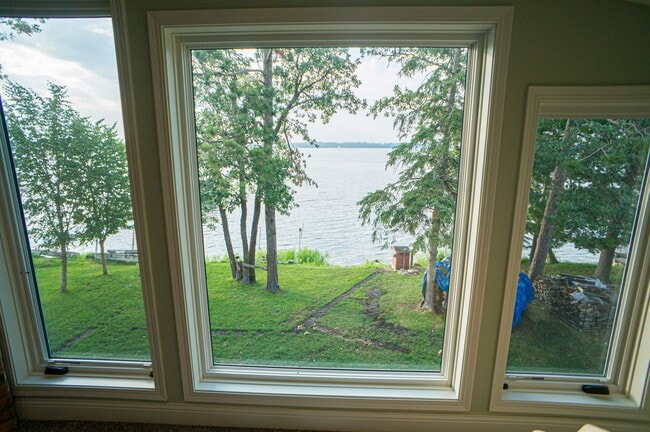 Building Photo - FULLY FURNISHED LAKE HOME