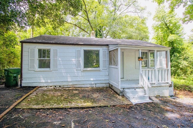 Building Photo - Charming 3 Bed, 1 Bath - Available Now!