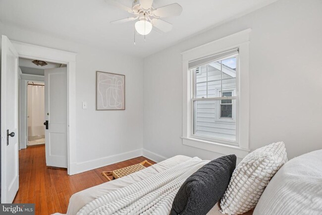 Building Photo - 2439 Monroe St NE