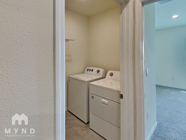 Building Photo - 33996 Jasper Stone Dr