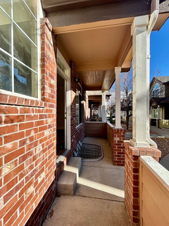 Building Photo - 2BR End Unit Townhome in Rock Creek