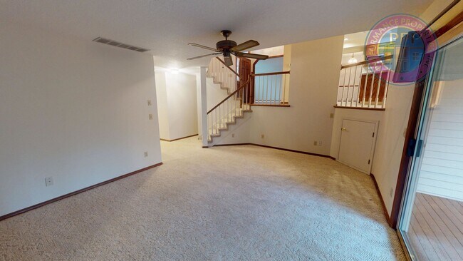 Building Photo - Room to Roam at Hidden Springs in West Linn! Pets OK!