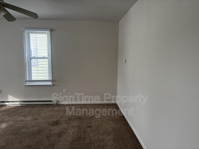 Building Photo - 415 E Potomac St