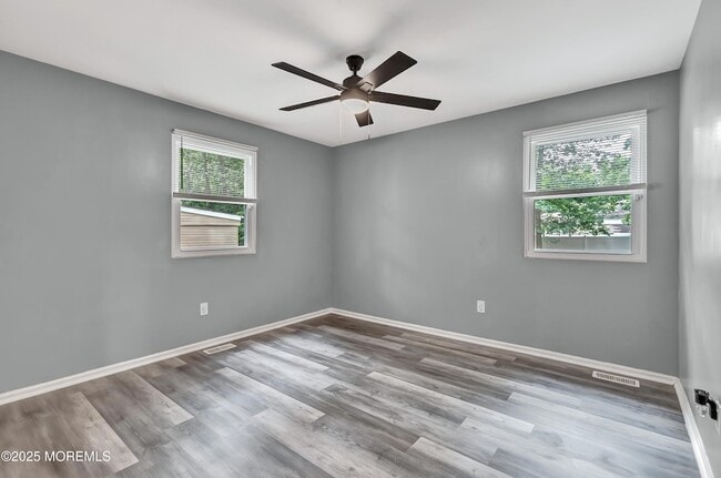 Building Photo - 145 W Woodburn Ave